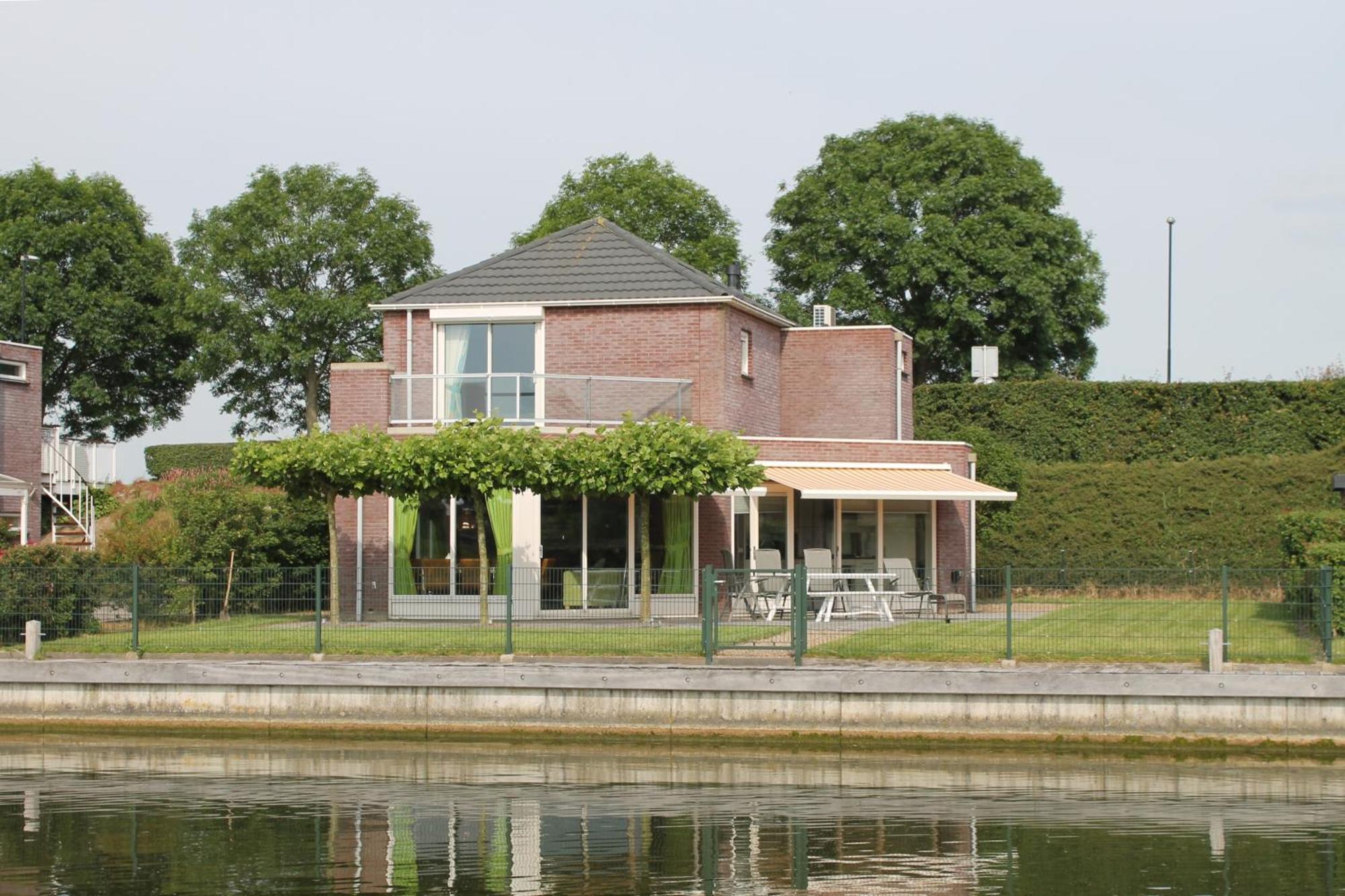 Nautic Rentals - Marinapark Oude-Tonge Exterior photo
