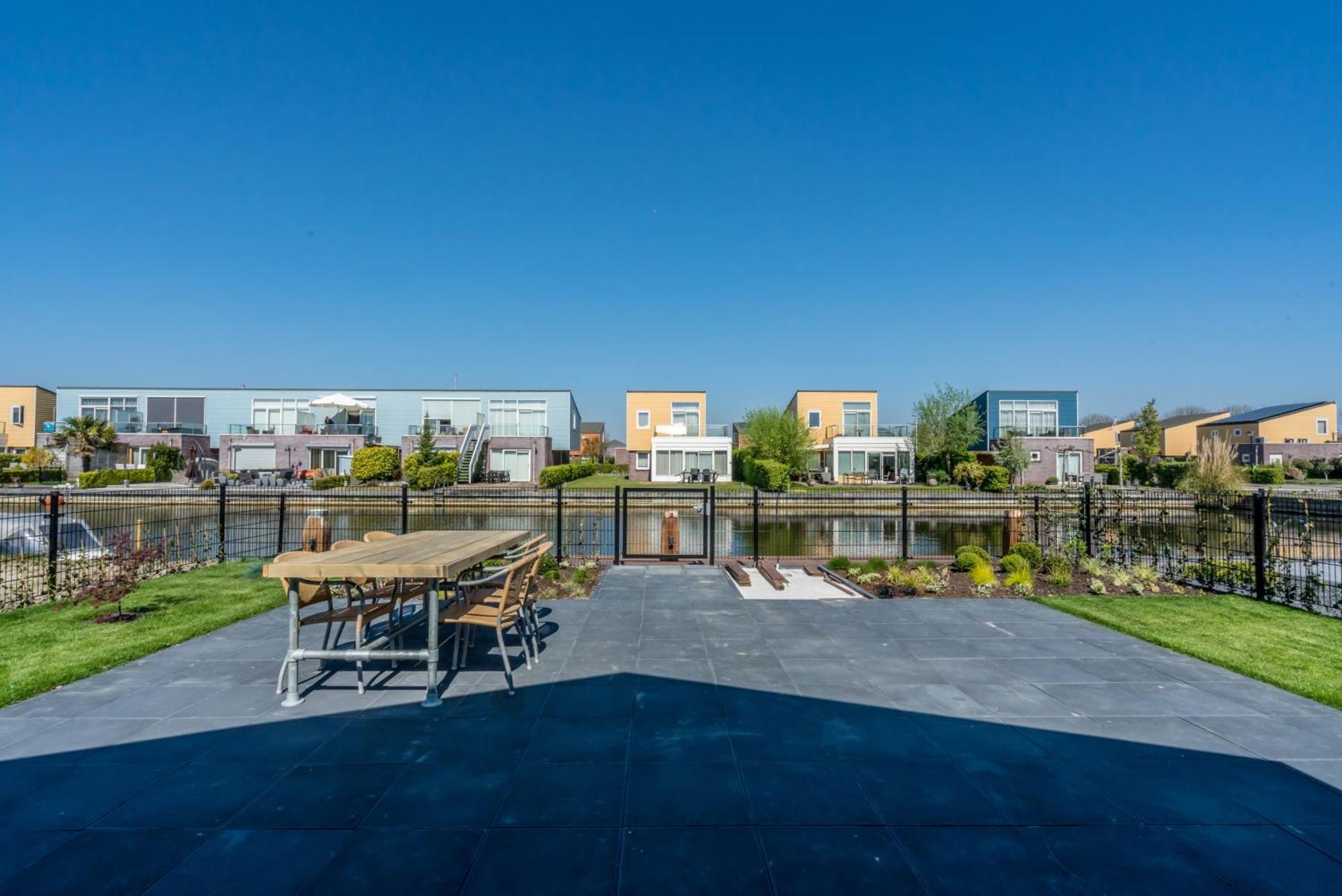 Nautic Rentals - Marinapark Oude-Tonge Exterior photo