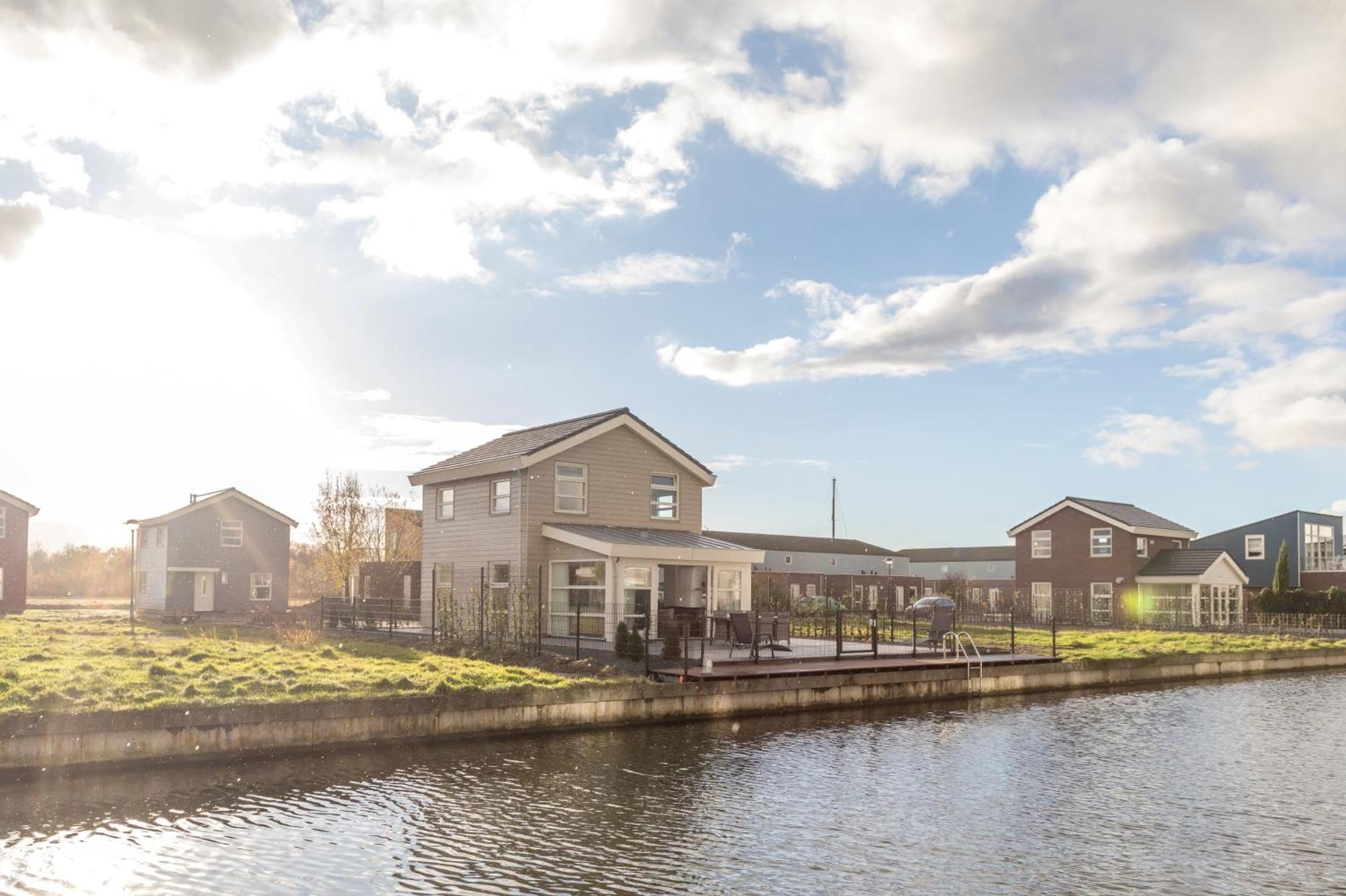 Nautic Rentals - Marinapark Oude-Tonge Exterior photo
